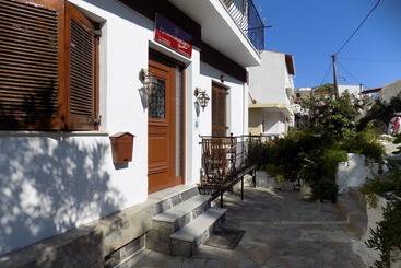 هتل Pension Margarita
