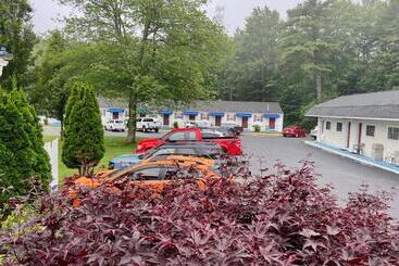 هتل Rodeway Inn & Suites Brunswick Near Hwy 1