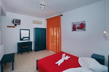 هتل Studios Nelli Alonissos