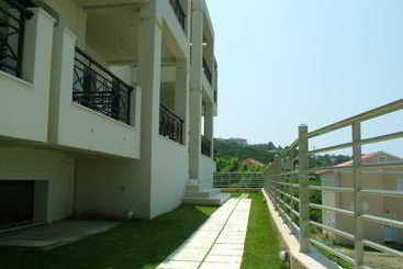 هتل Sugar & Almond Luxury Apartments