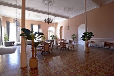 هتل Termas Balneario Termas Pallares