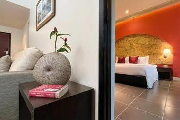هتل Thanyapura Sports & Health Resort