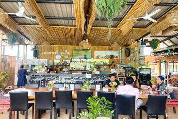 هتل The Par Phuket Sha Plus