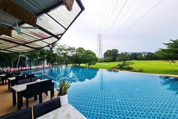 هتل The Par Phuket Sha Plus