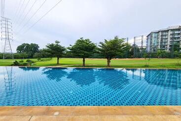 هتل The Par Phuket Sha Plus