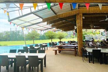 هتل The Par Phuket Sha Plus