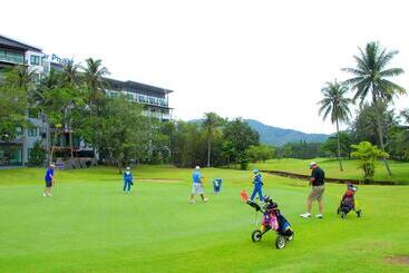 هتل The Par Phuket Sha Plus