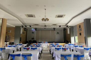 هتل The Par Phuket Sha Plus