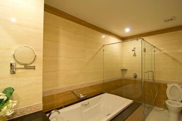هتل Welcome World Beachfront Resort