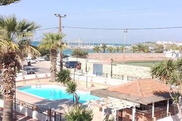 Miranta Hotel   Apartments & Studios