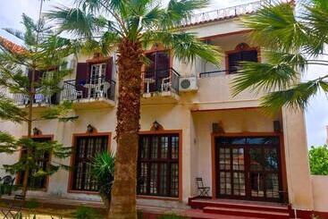 Miranta Hotel   Apartments & Studios
