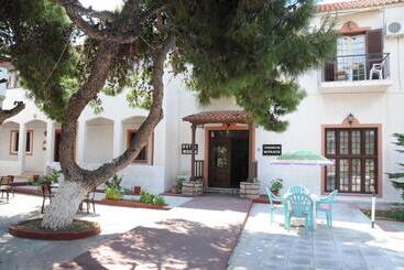 Miranta Hotel   Apartments & Studios