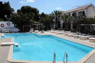 Miranta Hotel   Apartments & Studios