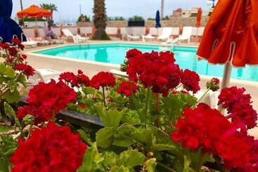 Miranta Hotel   Apartments & Studios