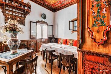 تختخواب و صبحانه Casa Hassan
