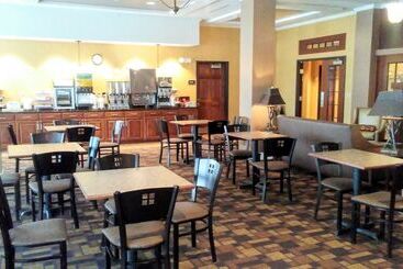 Astoria Hotel & Suites   Glendive