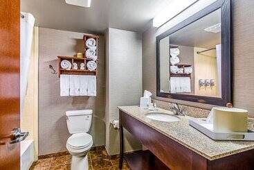 Astoria Hotel & Suites   Glendive