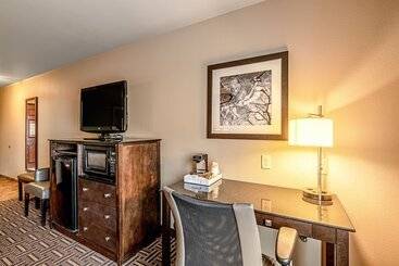 Astoria Hotel & Suites   Glendive