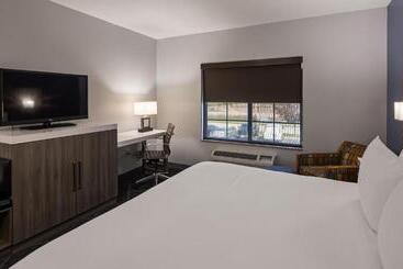 هتل Best Western Plus Appleton Airport Mall
