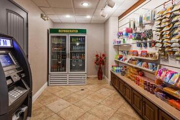 هتل Best Western Plus Appleton Airport Mall