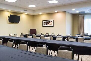 هتل Comfort Suites