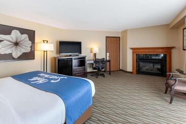 فندق Days Inn By Wyndham Petoskey