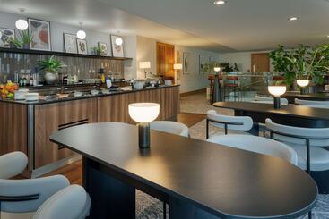 هتل Hilton At St George S Park, Burton Upon Trent
