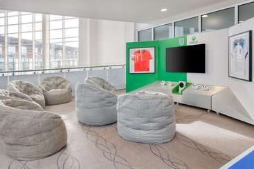 هتل Hilton At St George S Park, Burton Upon Trent
