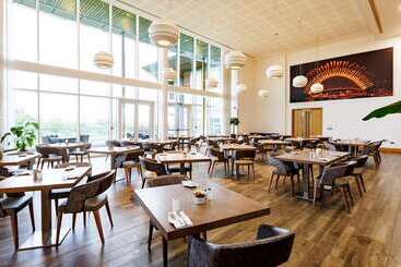 هتل Hilton At St George S Park, Burton Upon Trent