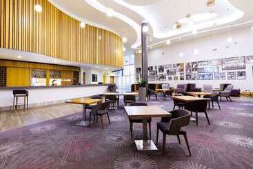 هتل Hilton At St George S Park, Burton Upon Trent