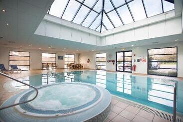 هتل Holiday Inn Luton South  M1 Junction 9