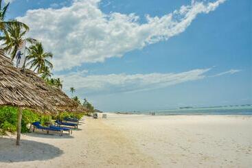 هتل Kena Beach