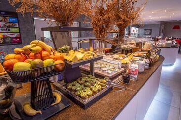 Kyriad Prestige Lyon Est   Saint Priest Eurexpo Hotel And Spa
