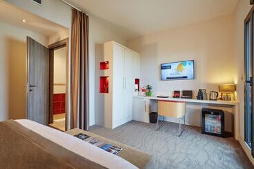 Kyriad Prestige Lyon Est   Saint Priest Eurexpo Hotel And Spa