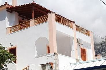 هتل Nereides Apartments