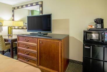 Roosevelt Hotel   Undergoing Improvements