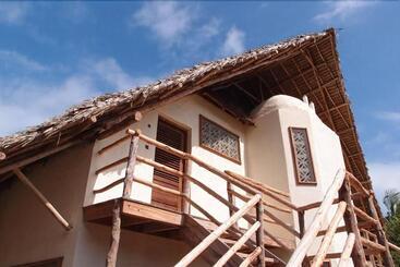 هتل Sunshine Marine Lodge