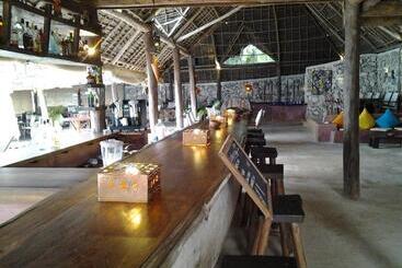 هتل Sunshine Marine Lodge