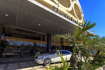 The Orchard Cebu Hotel & Suites