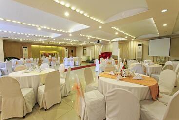 The Orchard Cebu Hotel & Suites