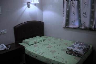 هتل Kowloon Youth Village Tsim Sha Tsui 九龙青年公寓