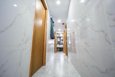 هتل Kowloon Youth Village Tsim Sha Tsui 九龙青年公寓
