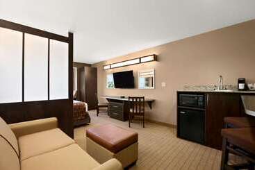 Microtel Inn & Suites By Wyndham St Clairsville   Wheeling