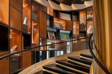 هتل The Wb Abu Dhabi, Curio Collection By Hilton