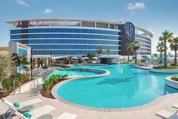 هتل The Wb Abu Dhabi, Curio Collection By Hilton