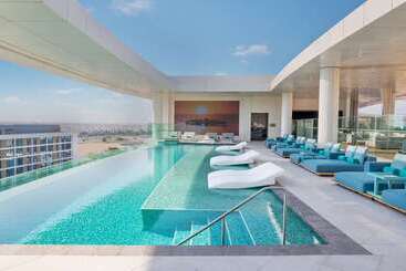 هتل The Wb Abu Dhabi, Curio Collection By Hilton