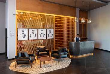 هتل The Wb Abu Dhabi, Curio Collection By Hilton
