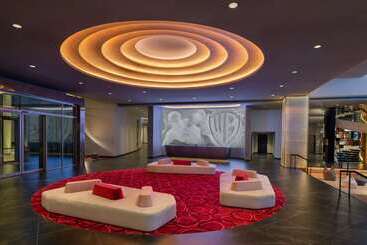 هتل The Wb Abu Dhabi, Curio Collection By Hilton