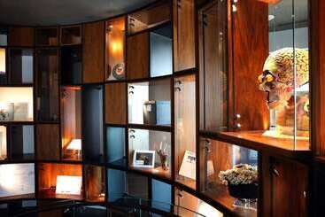 هتل The Wb Abu Dhabi, Curio Collection By Hilton