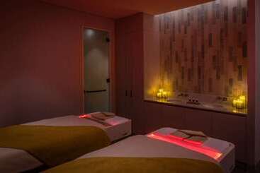 هتل The Wb Abu Dhabi, Curio Collection By Hilton